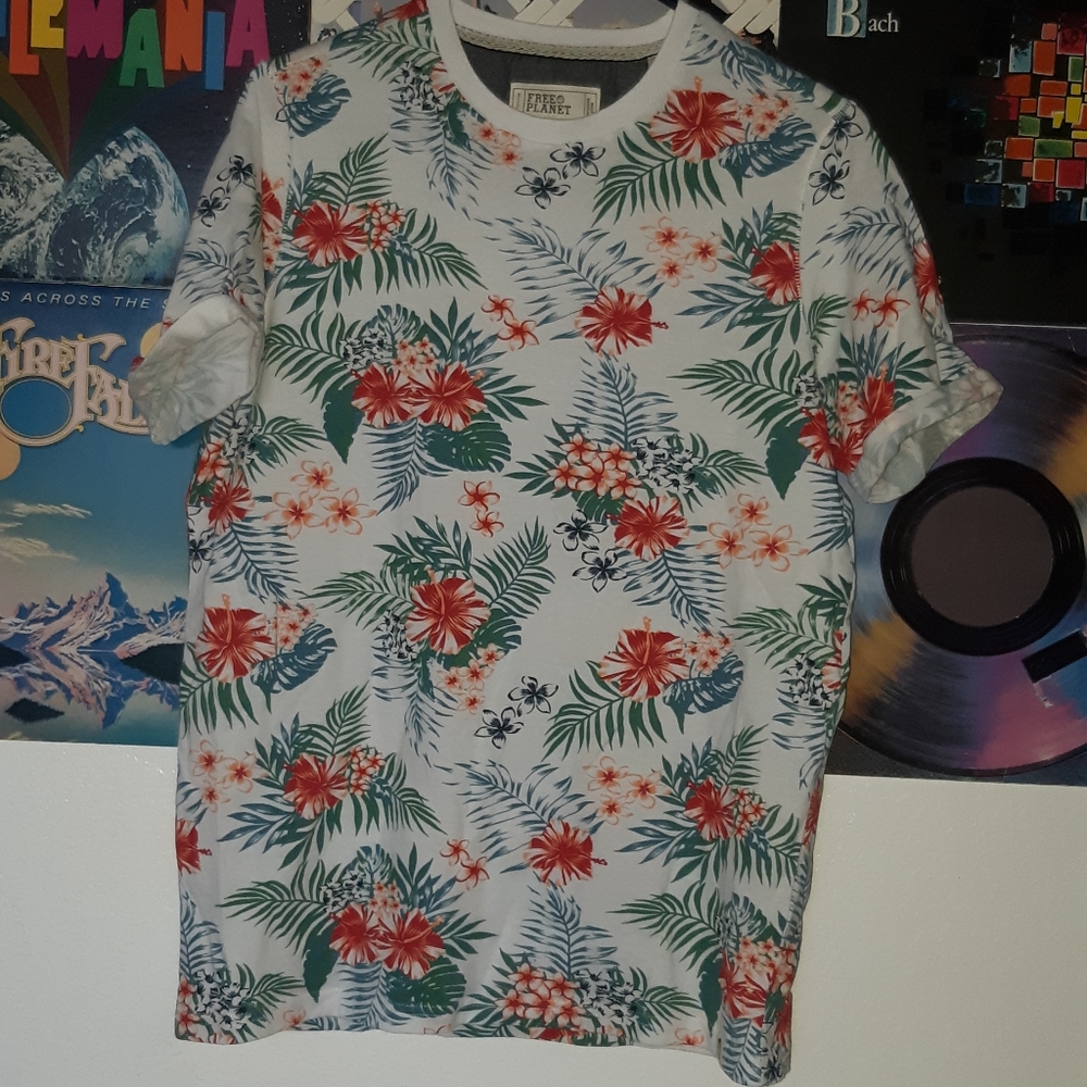 Free Planet floral tshirt